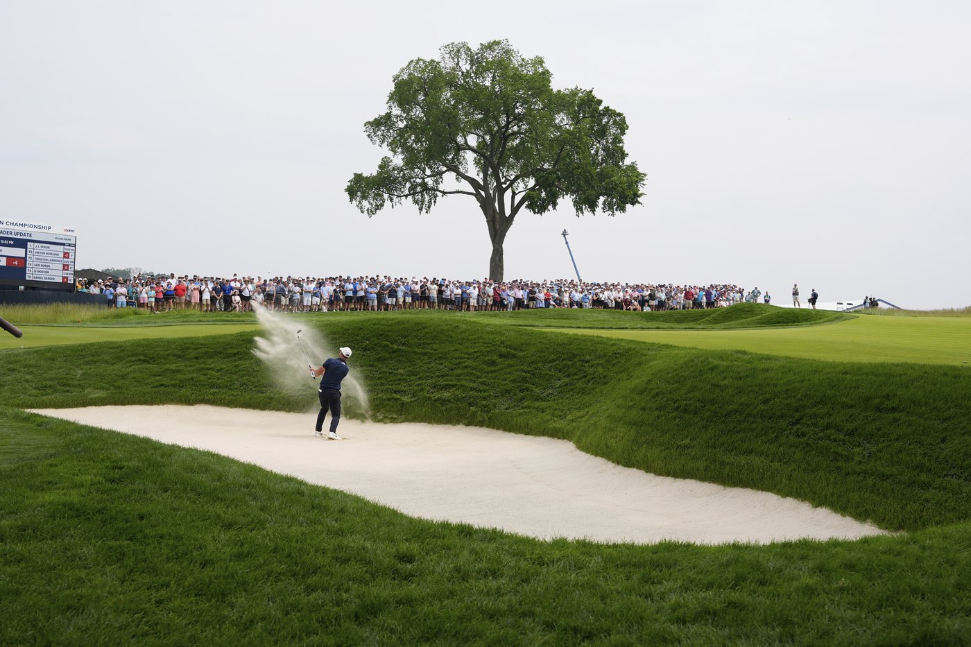 Sam Burns leads US Open with 65 and avoids calamity at Oakmont | iNFOnews.ca