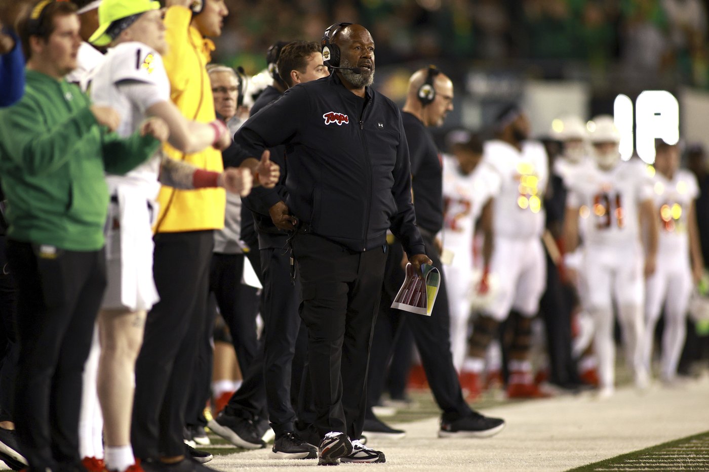 Gabriel breaks NCAA total TDs record and No. 1 Oregon downs Maryland 39-18 | iNFOnews.ca Gabriel breaks NCAA total TDs record and No. 1 Oregon downs Maryland 39-18 | iNFOnews.ca