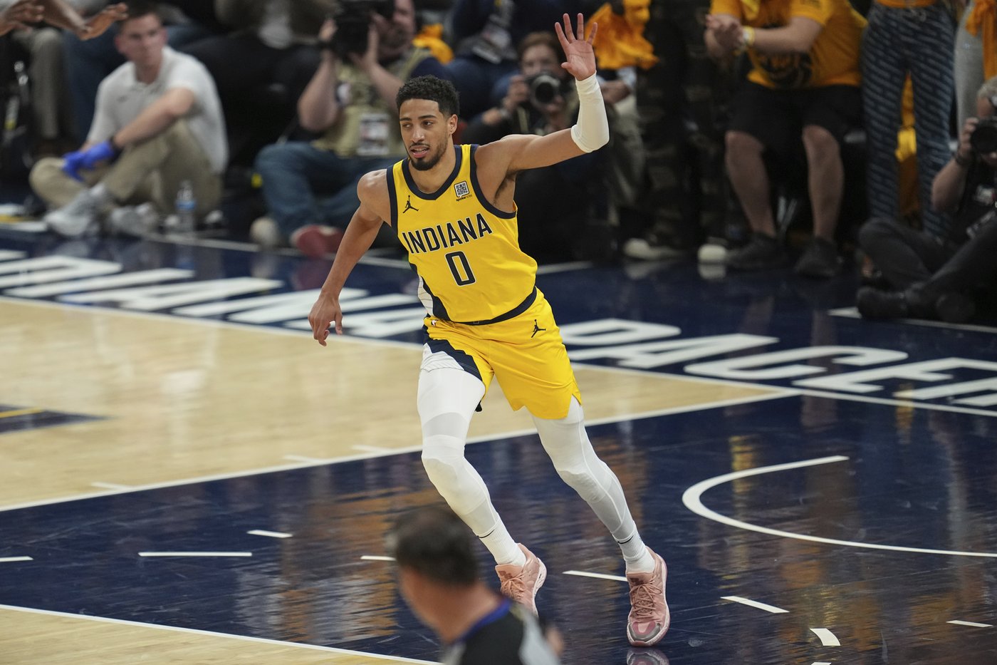 Tyrese Haliburton helps spark Pacers' Game 6 win over Thunder while playing with strained calf | iNFOnews.ca Tyrese Haliburton helps spark Pacers' Game 6 win over Thunder while playing with strained calf | iNFOnews.ca