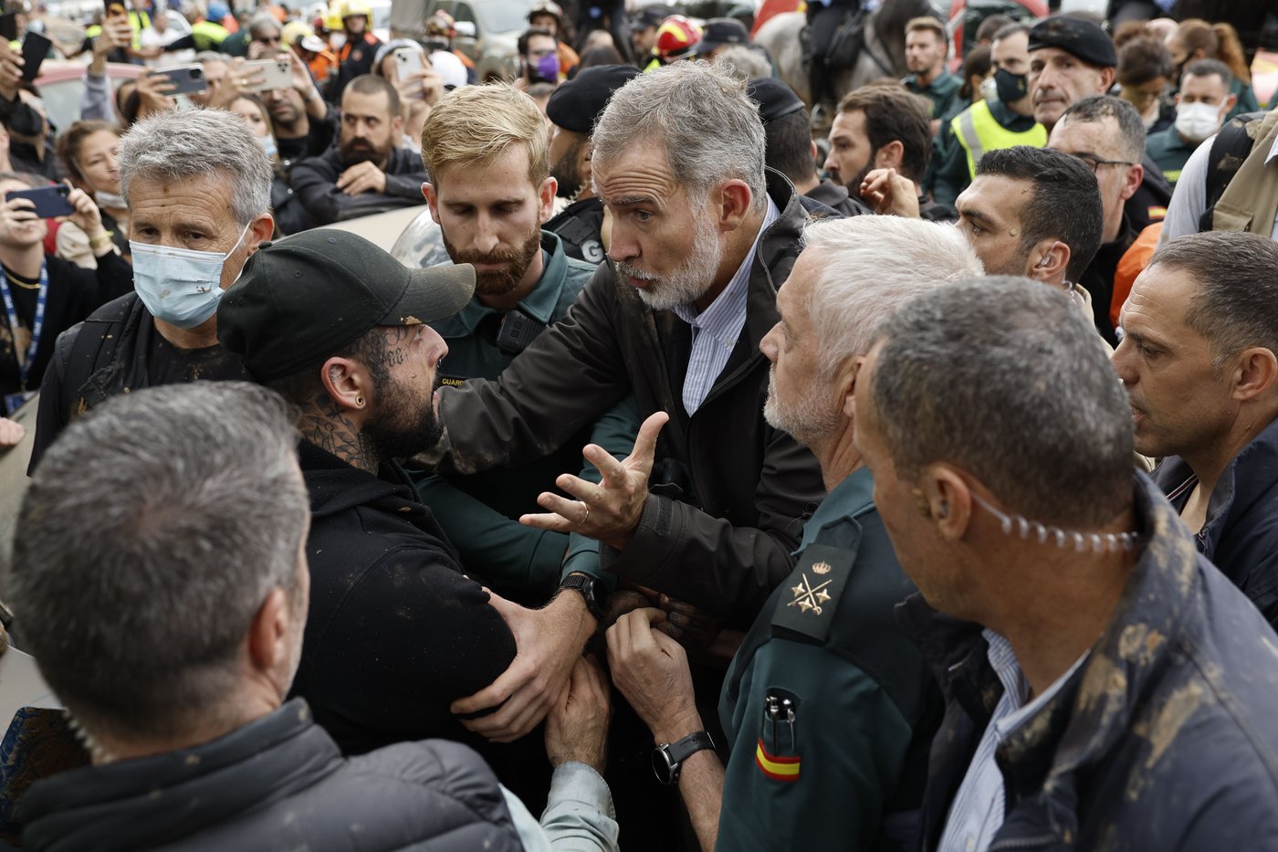 Spain flood survivors hurl mud at the royals and top government officials | iNFOnews.ca Spain flood survivors hurl mud at the royals and top government officials | iNFOnews.ca