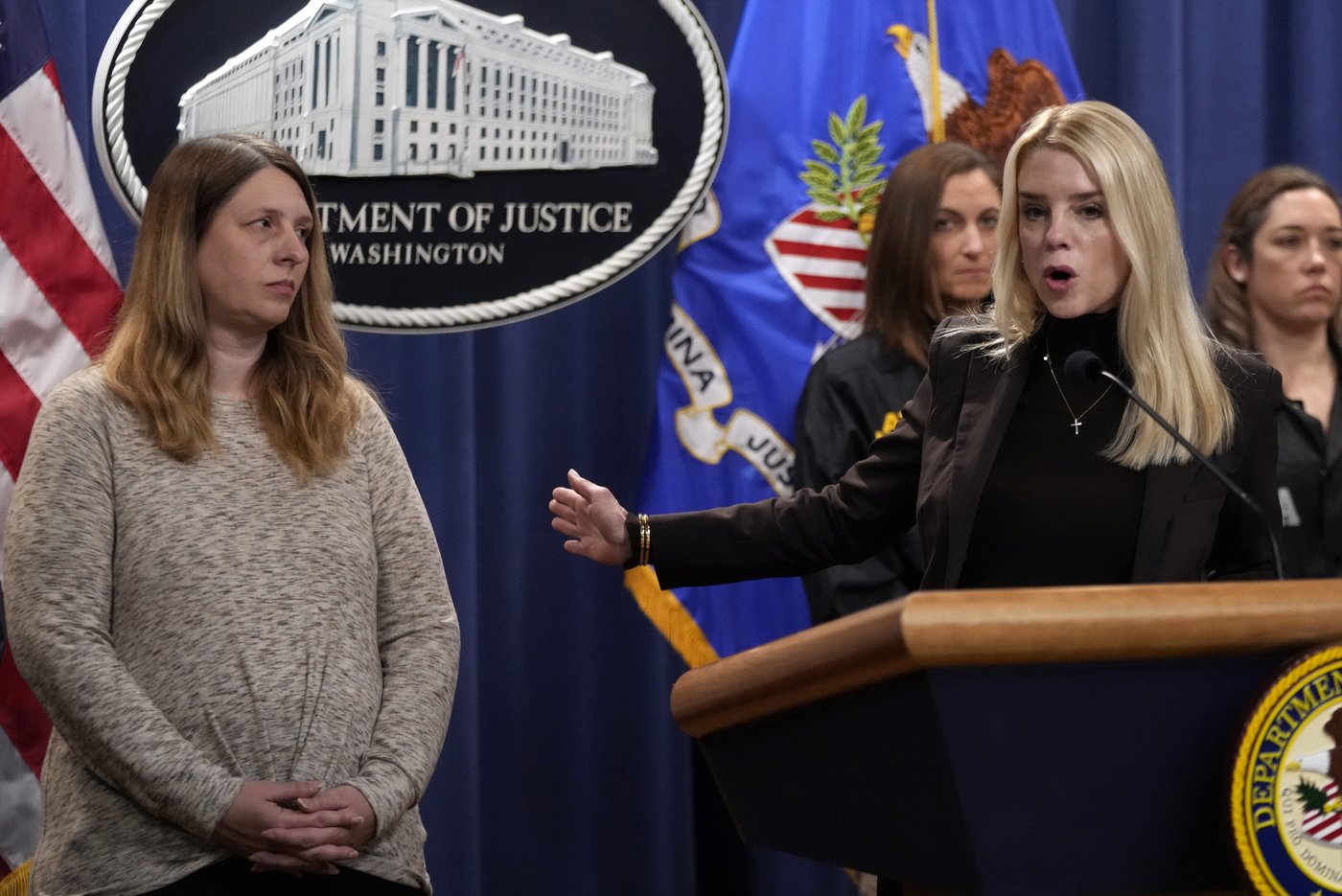 Attorney General Pam Bondi rails against New York leaders as she announces immigration lawsuit | iNFOnews.ca Attorney General Pam Bondi rails against New York leaders as she announces immigration lawsuit | iNFOnews.ca