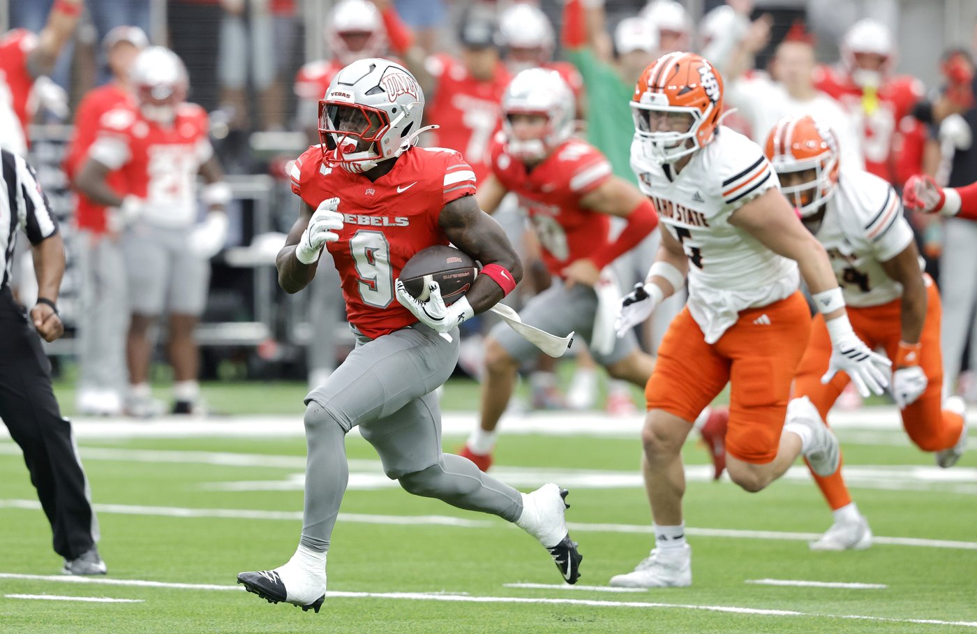 Jai'Den Thomas scores 3 TDs and UNLV holds off Idaho State 38-31 in Dan Mullen's debut as coach | iNFOnews.ca
