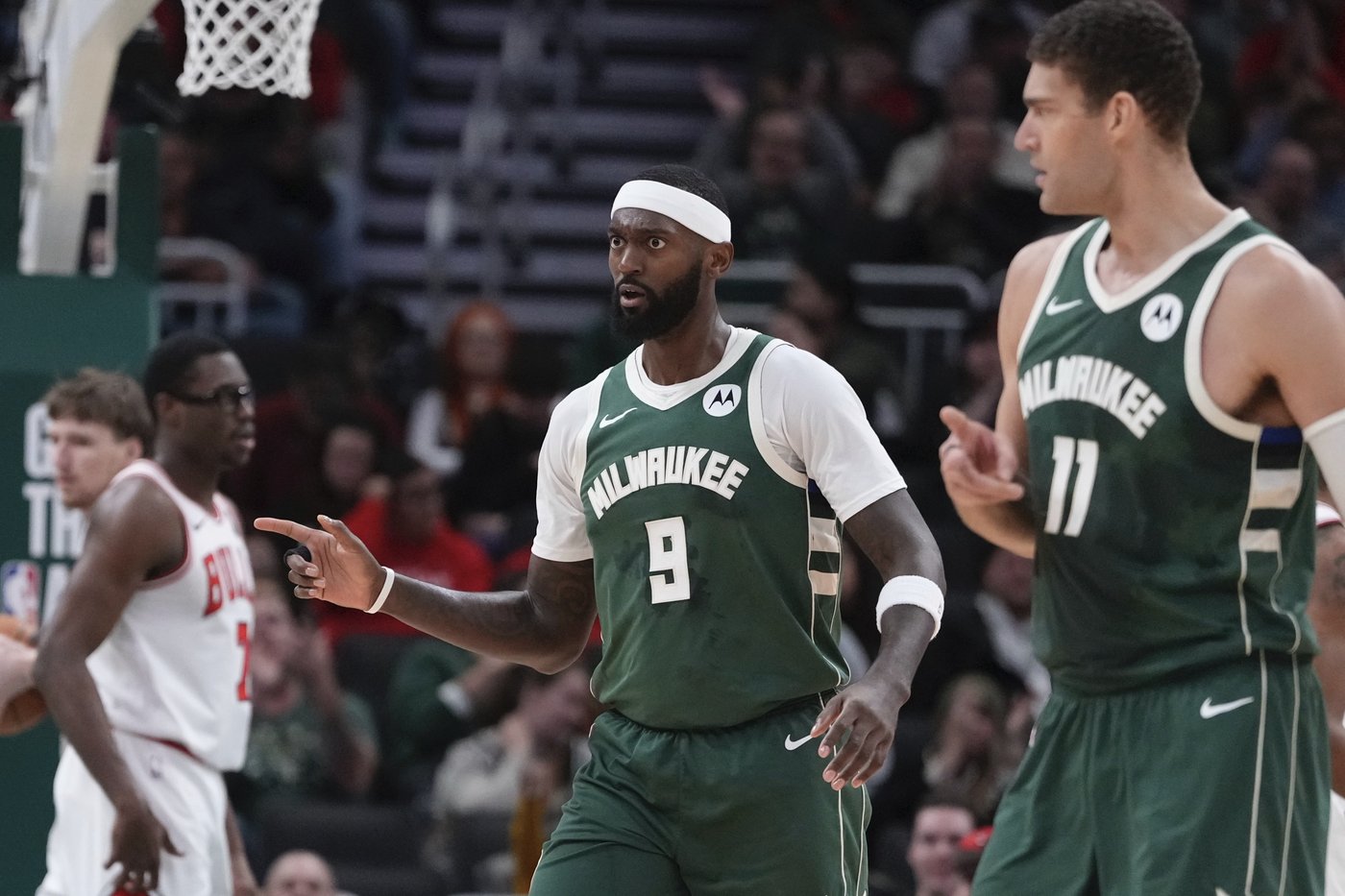 Antetokounmpo scores 41 points as Bucks beat Bulls 122-106 for 4th win in 5 games | iNFOnews.ca