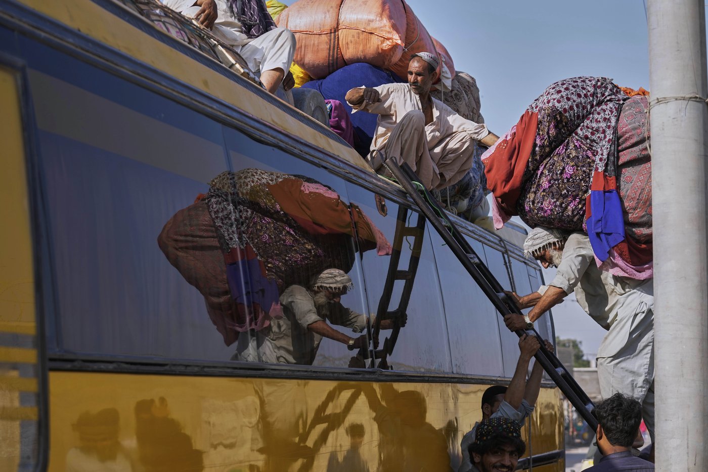 Pakistan warns it may expel thousands of Afghans hoping for resettlement in the West | iNFOnews.ca Pakistan warns it may expel thousands of Afghans hoping for resettlement in the West | iNFOnews.ca