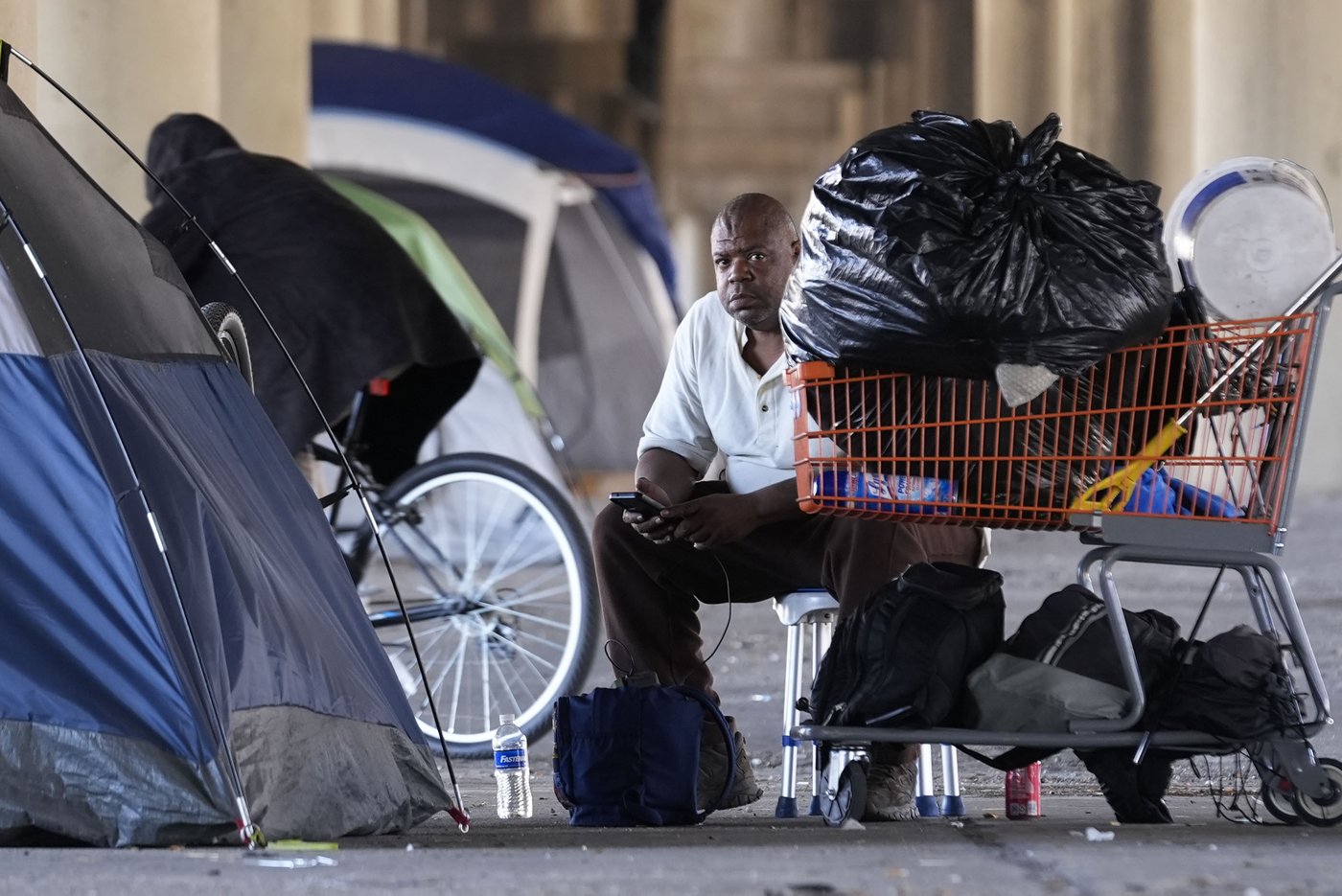 Before Taylor Swift show in New Orleans, a homeless encampment is forced to move | iNFOnews.ca