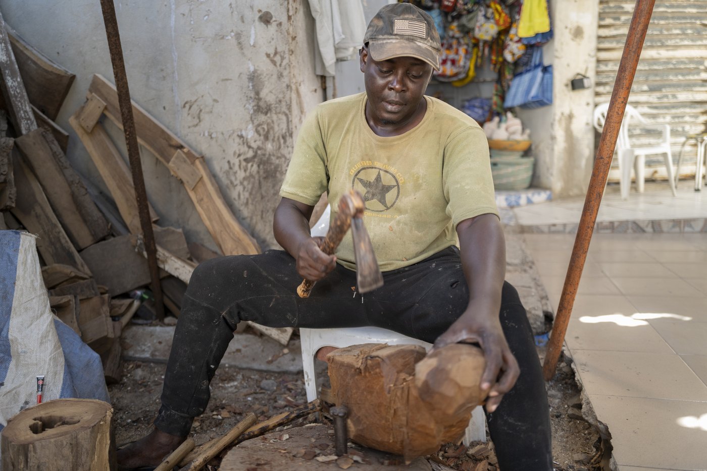 Senegalese artisans in the spotlight as they exhibit for the first time at a prestigious art event | iNFOnews.ca