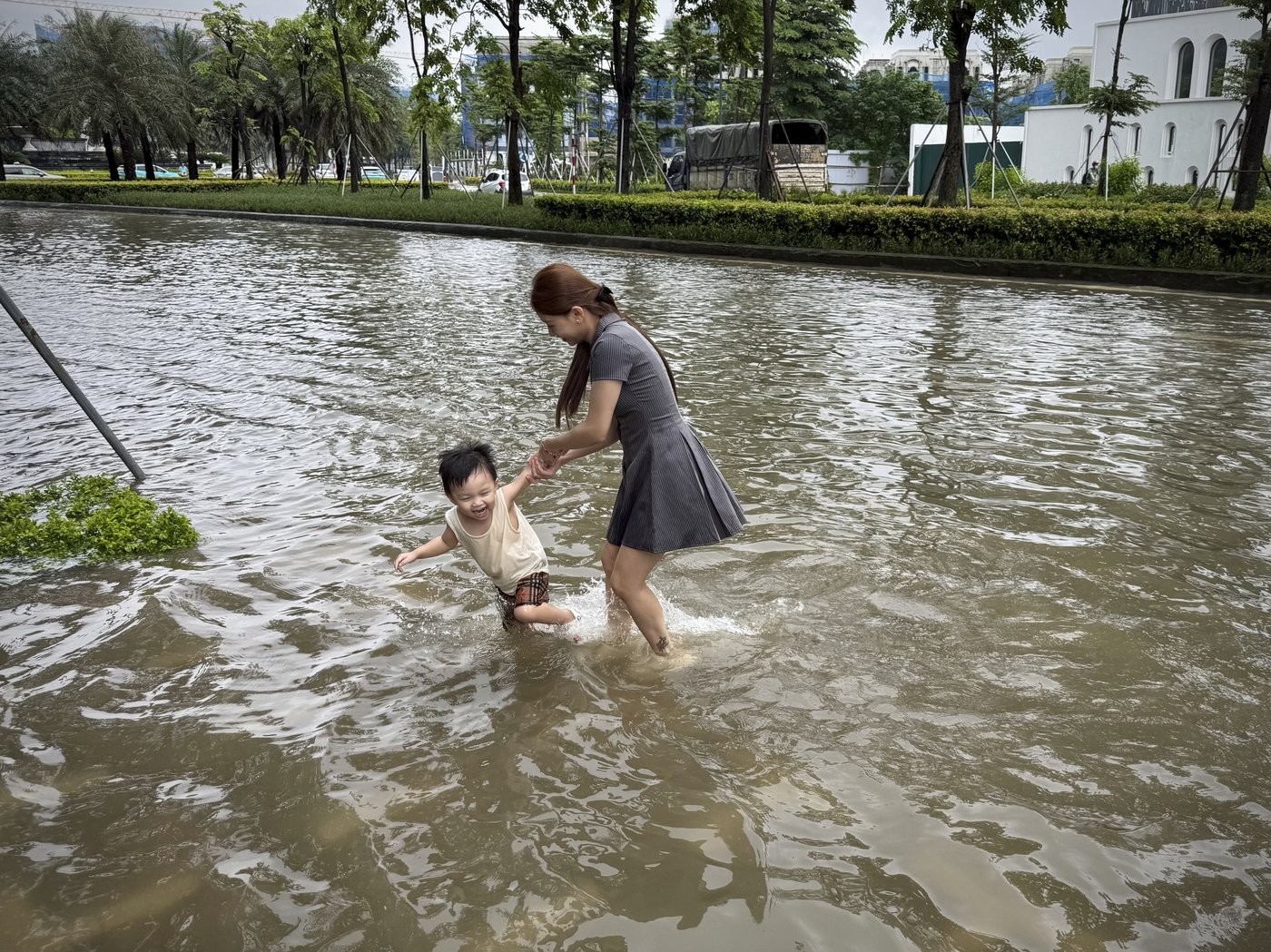Heavy rain causes flooding, landslides and 8 deaths in Vietnam and Thailand | iNFOnews.ca Heavy rain causes flooding, landslides and 8 deaths in Vietnam and Thailand | iNFOnews.ca