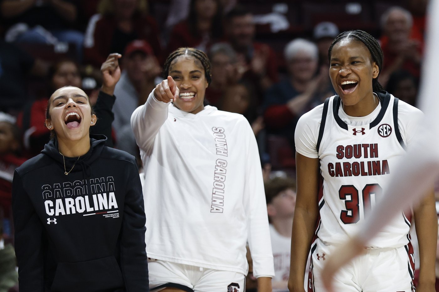 No. 1 South Carolina wins 42 straight, overwhelms East Carolina 95-44 | iNFOnews.ca