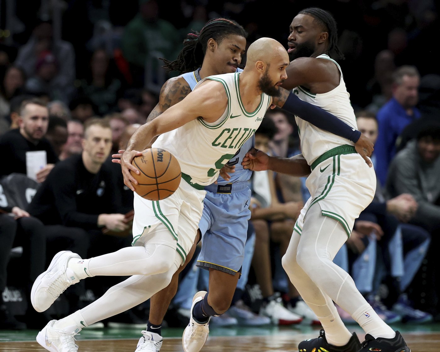 Ja Morant scores 32 to help Grizzlies beat Celtics 127-121 and snap 10-game losing streak in Boston | iNFOnews.ca