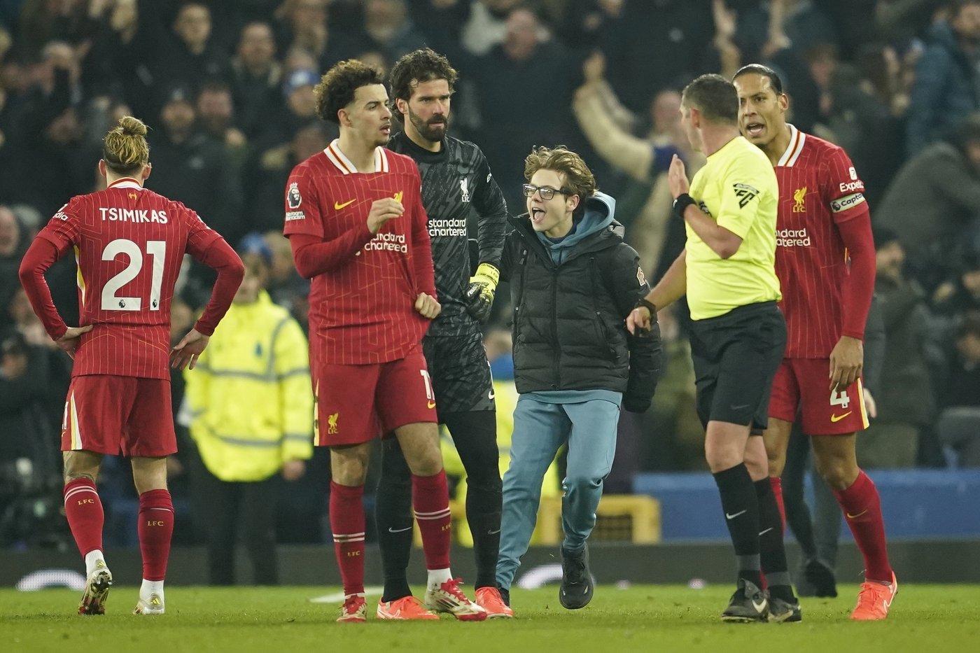 Liverpool chaos, Arsenal crisis and Man City dilemma as Premier League title race heats up | iNFOnews.ca