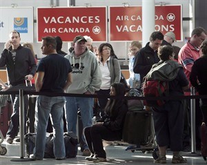 Air wear: Be mindful of clothing choices, scents while travelling | iNFOnews.ca CP19453280
