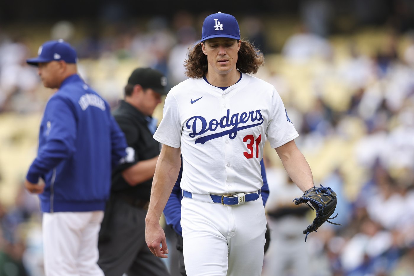 Dodgers transfer pitcher Tyler Glasnow to 60-day injured list and claim catcher Chuckie Robinson | iNFOnews.ca