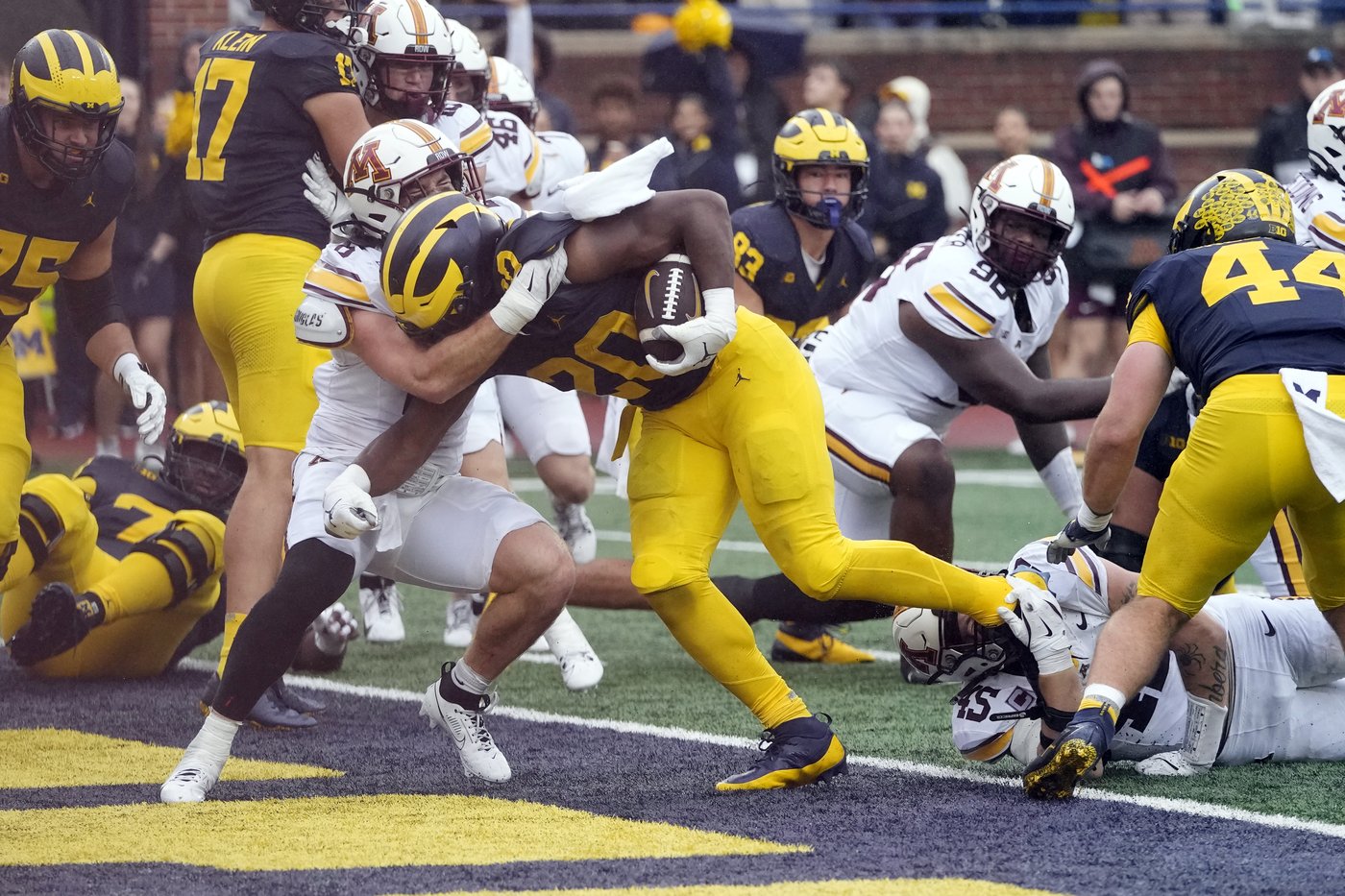 No. 12 Michigan holds off Minnesota in 4th quarter to win 27-24 and retain Little Brown Jug | iNFOnews.ca No. 12 Michigan holds off Minnesota in 4th quarter to win 27-24 and retain Little Brown Jug | iNFOnews.ca