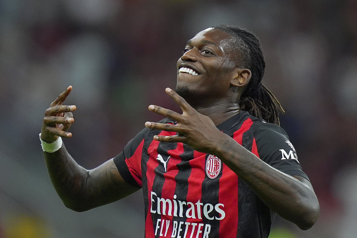 Leão and Pulisic score as AC Milan beats Bari 2-0 in opener but Leão exits with apparent injury | iNFOnews.ca Leão and Pulisic score as AC Milan beats Bari 2-0 in opener but Leão exits with apparent injury | iNFOnews.ca