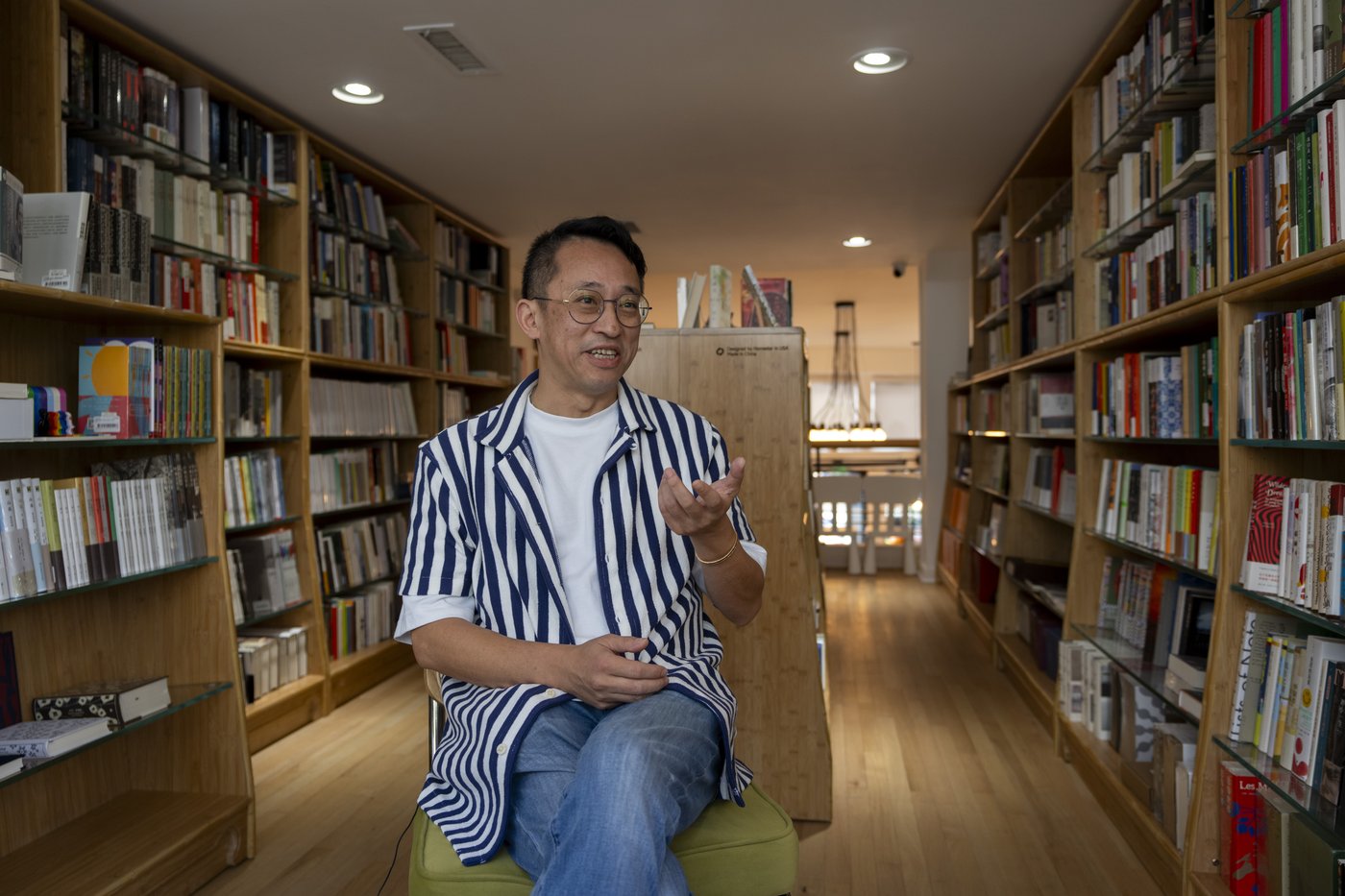 As China cracks down on bookstores at home, Chinese-language booksellers are flourishing overseas | iNFOnews.ca