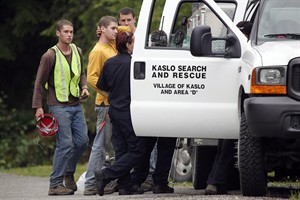 Searchers re-assess chances of finding two victims still buried in landslide | iNFOnews.ca CP19457912
