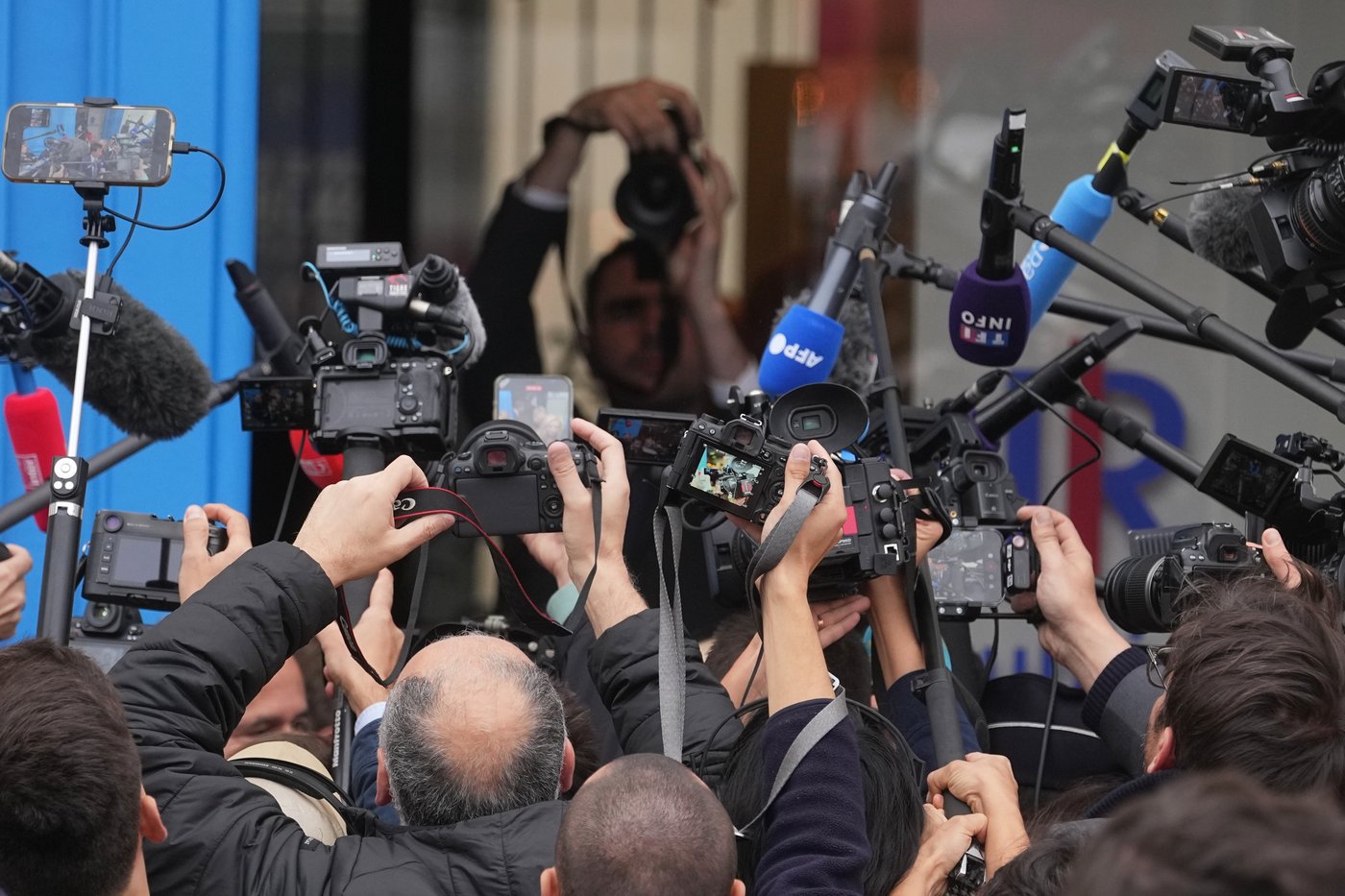 Macron's political isolation deepens as allies abandon him, with some calling for his resignation | iNFOnews.ca Macron's political isolation deepens as allies abandon him, with some calling for his resignation | iNFOnews.ca