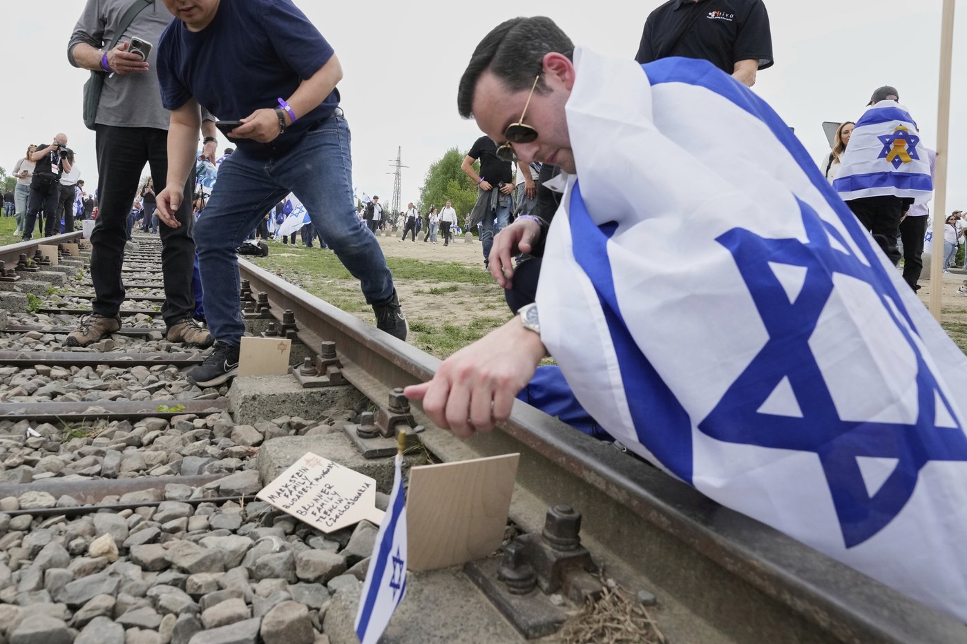Polish and Israeli presidents lead March of the Living at Auschwitz | iNFOnews.ca