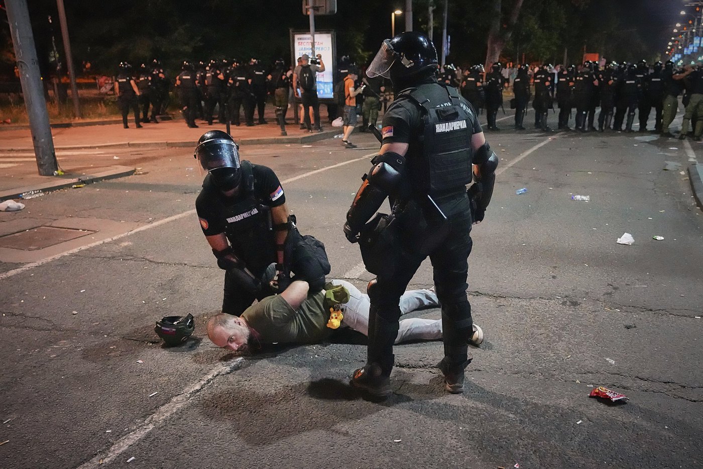 Thousands set up street blockades in Serbia after arrests of anti-government protesters | iNFOnews.ca