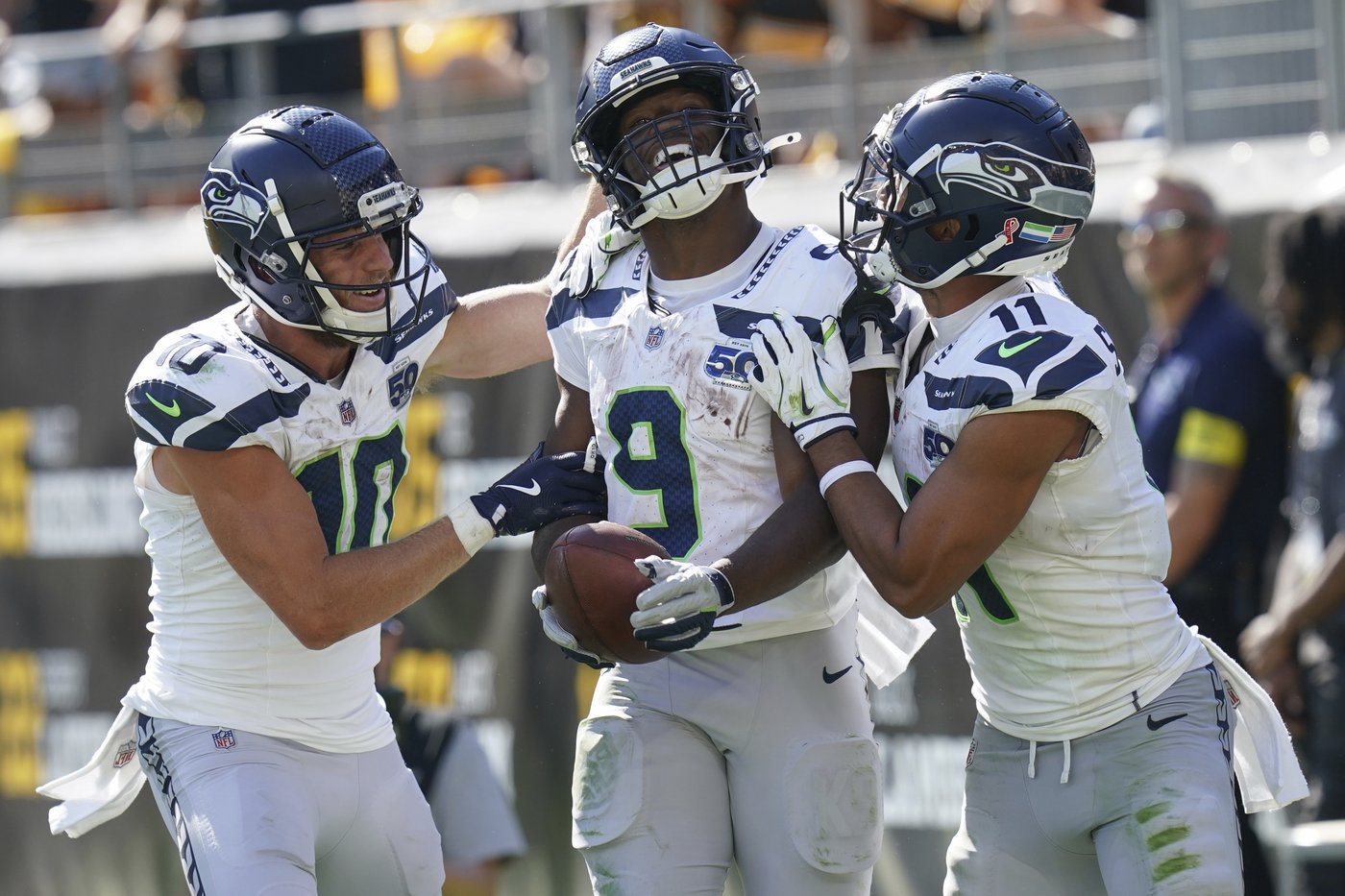 Seahawks' George Holani turns the Steelers' blunder on a kickoff into a TD as Seattle wins 31-17 | iNFOnews.ca