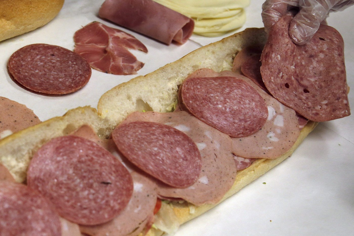 90 confirmed salmonella cases in outbreak linked to salami: health agency | iNFOnews.ca 90 confirmed salmonella cases in outbreak linked to salami: health agency | iNFOnews.ca