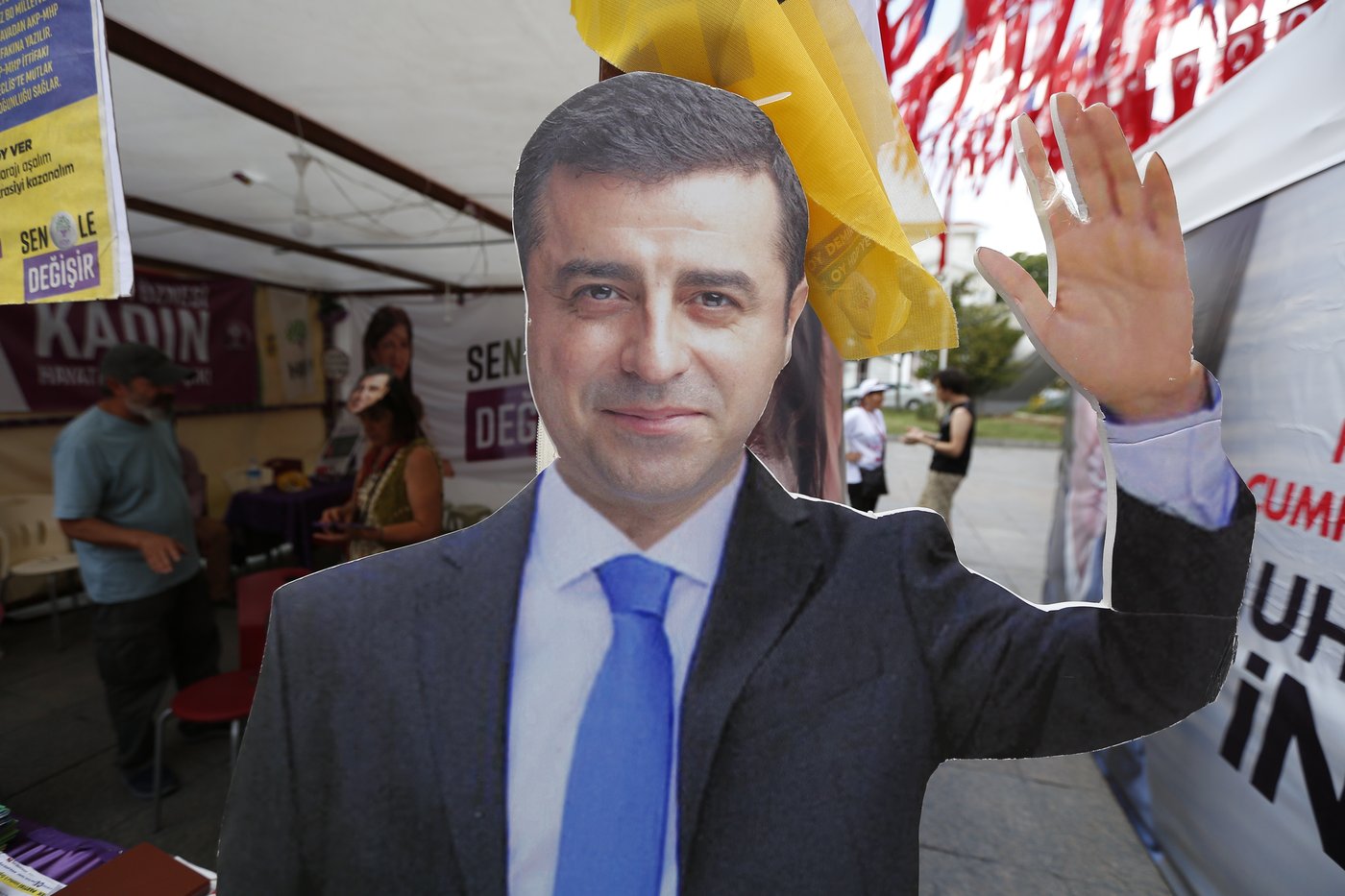 Turkey's Kurdish leaders meet jailed politician as the two sides inch toward peace | iNFOnews.ca
