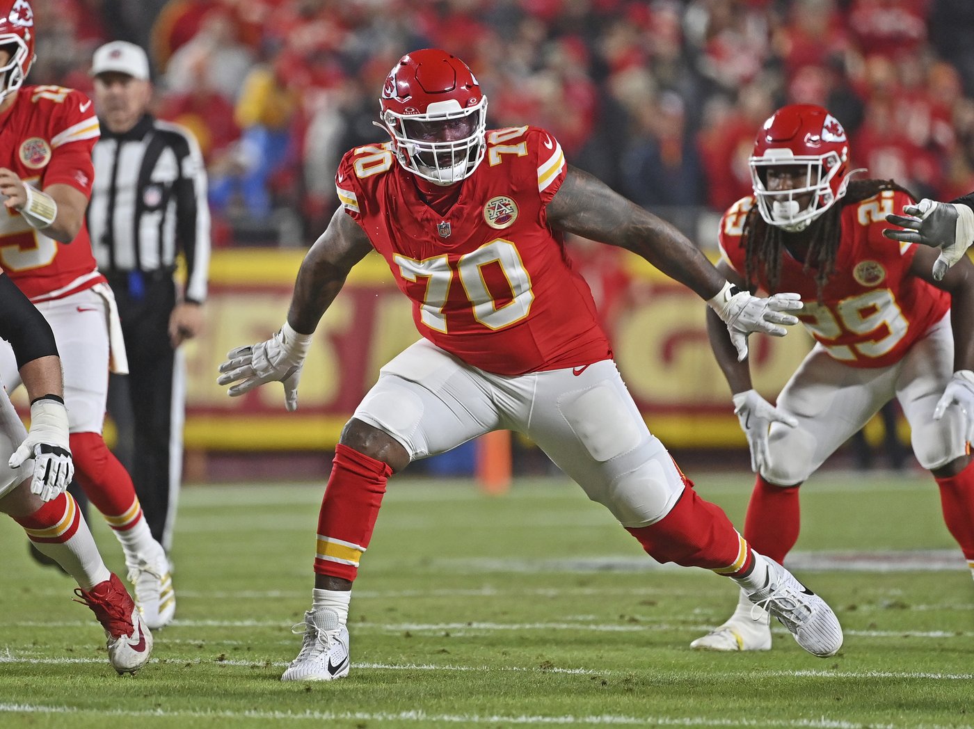 49ers agree to contract with free agent tackle D.J. Humphries | iNFOnews.ca