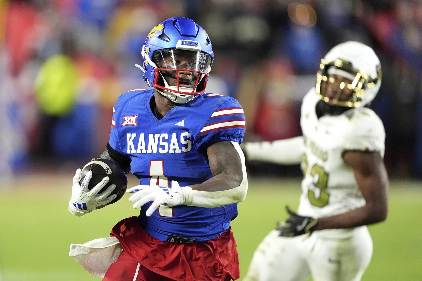 AP Player of the Week: Devin Neal runs for 207 yards and totals 4 TDs in Kansas' win over Colorado | iNFOnews.ca AP Player of the Week: Devin Neal runs for 207 yards and totals 4 TDs in Kansas' win over Colorado | iNFOnews.ca