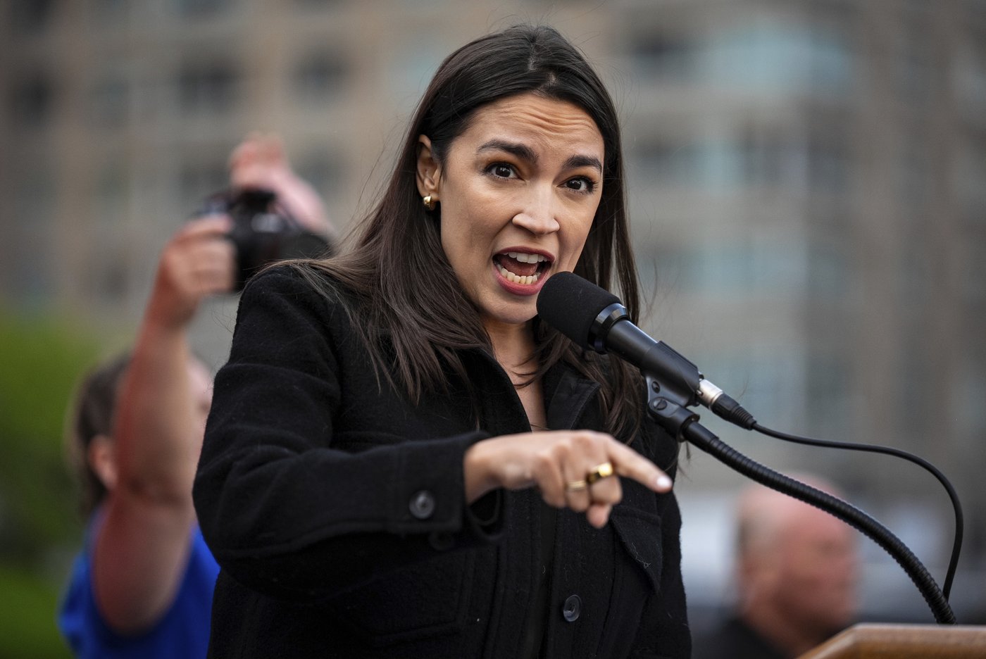 Pritzker and Ocasio-Cortez: A billionaire and a former bartender emerge as Trump resistance leaders | iNFOnews.ca Pritzker and Ocasio-Cortez: A billionaire and a former bartender emerge as Trump resistance leaders | iNFOnews.ca