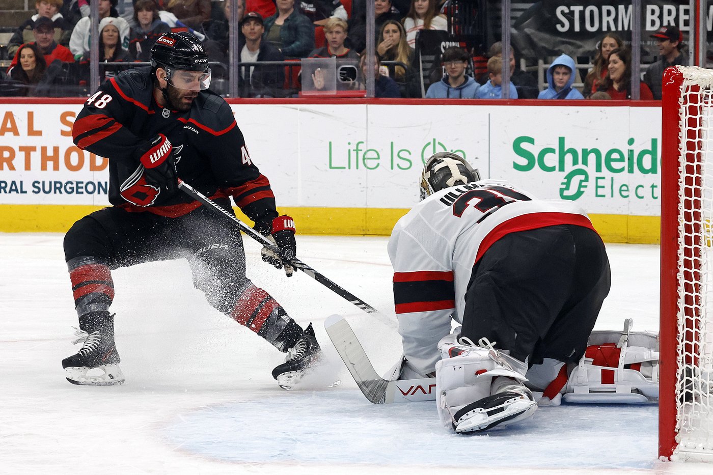 Pinto, Ullmark lead Senators to 3-0 road win over Hurricanes | iNFOnews.ca Pinto, Ullmark lead Senators to 3-0 road win over Hurricanes | iNFOnews.ca