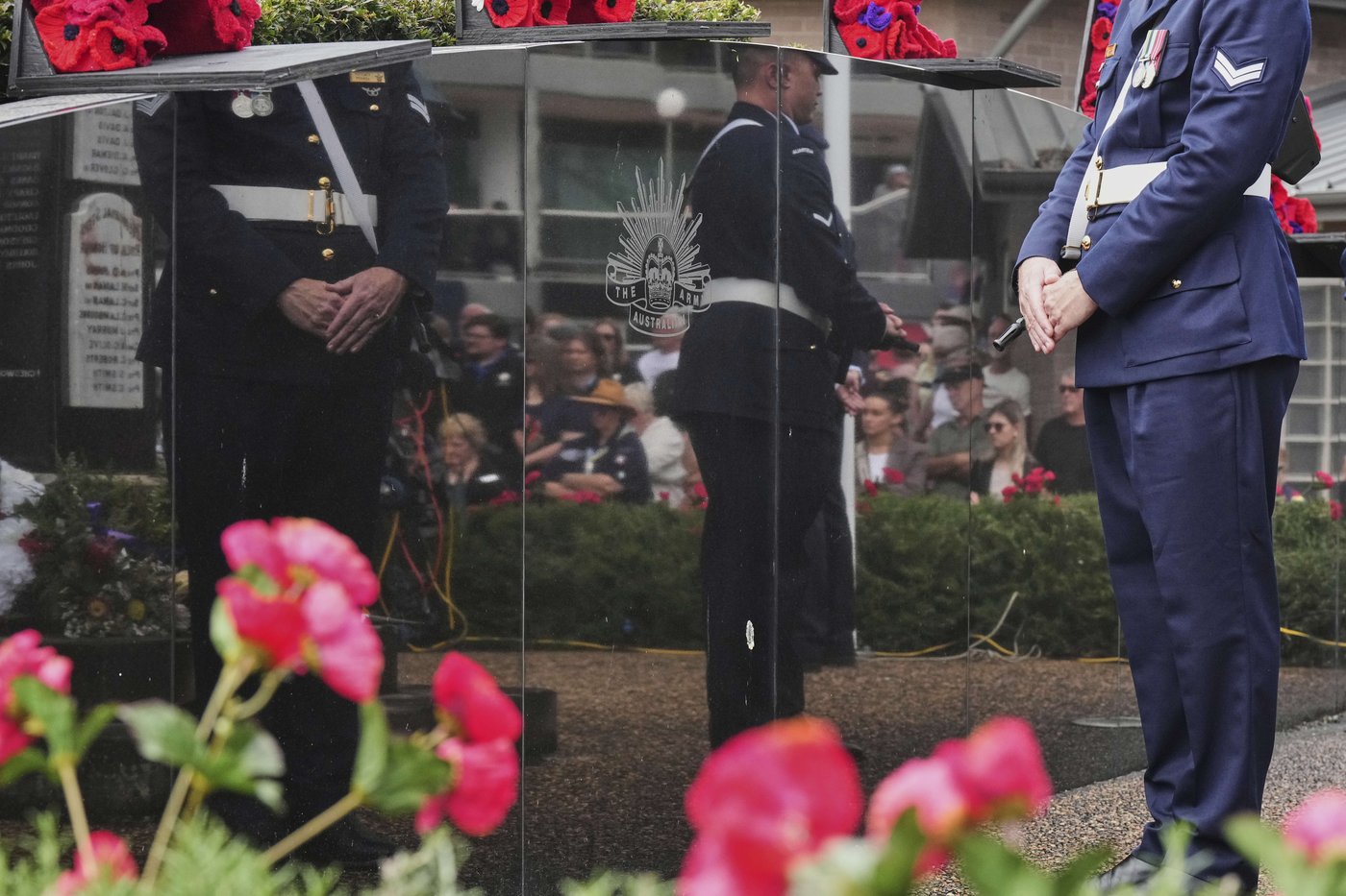 Australians and New Zealanders commemorate war dead on Anzac Day | iNFOnews.ca Australians and New Zealanders commemorate war dead on Anzac Day | iNFOnews.ca