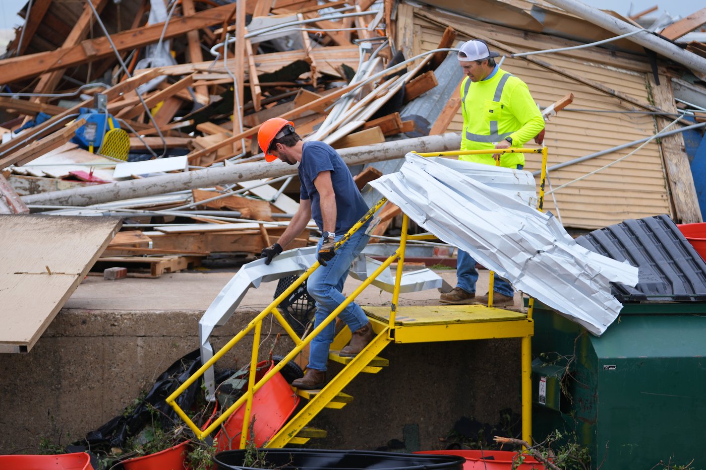 Texas tornado leaves 5 injured, buildings collapsed and homes without roofs | iNwheels Texas tornado leaves 5 injured, buildings collapsed and homes without roofs | iNwheels