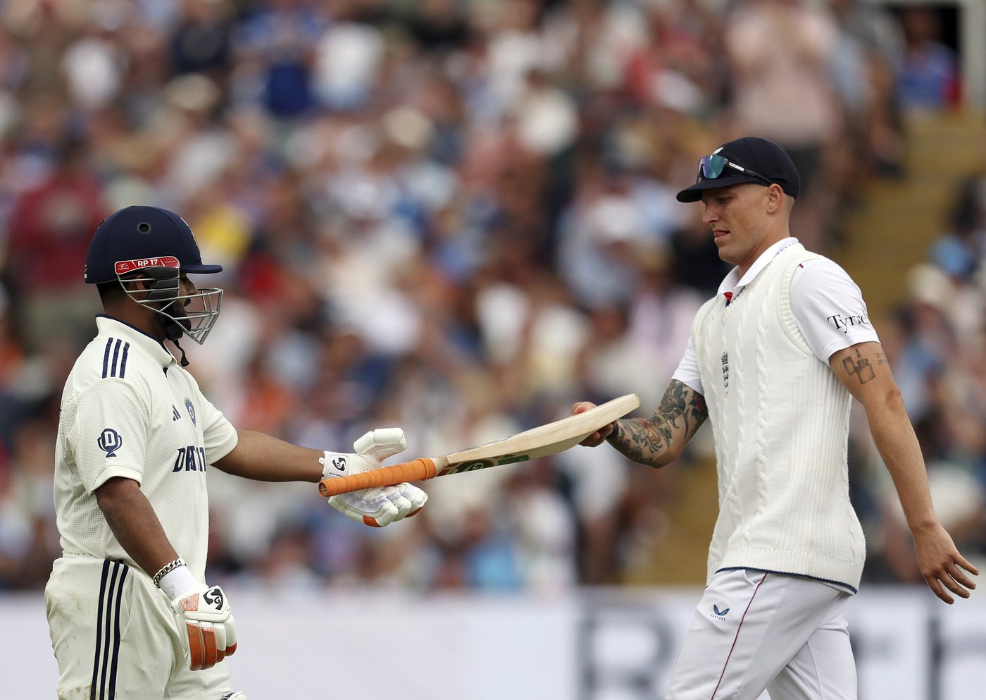 With bat-tossing and flamboyant sixes, Rishabh Pant thrills during England-India cricket test | iNFOnews.ca