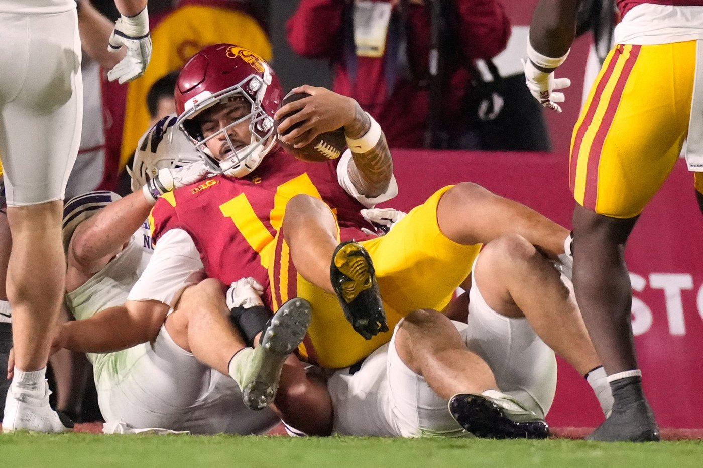 Lemon scores through air, on ground in No. 20 USC's 38-17 win over Northwestern | iNFOnews.ca
