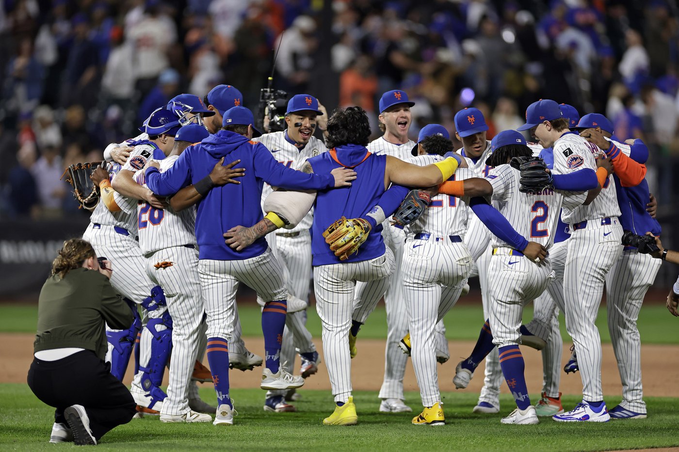 Baty leads power surge as Mets beat Padres 8-3 in series opener between NL playoff contenders | iNFOnews.ca