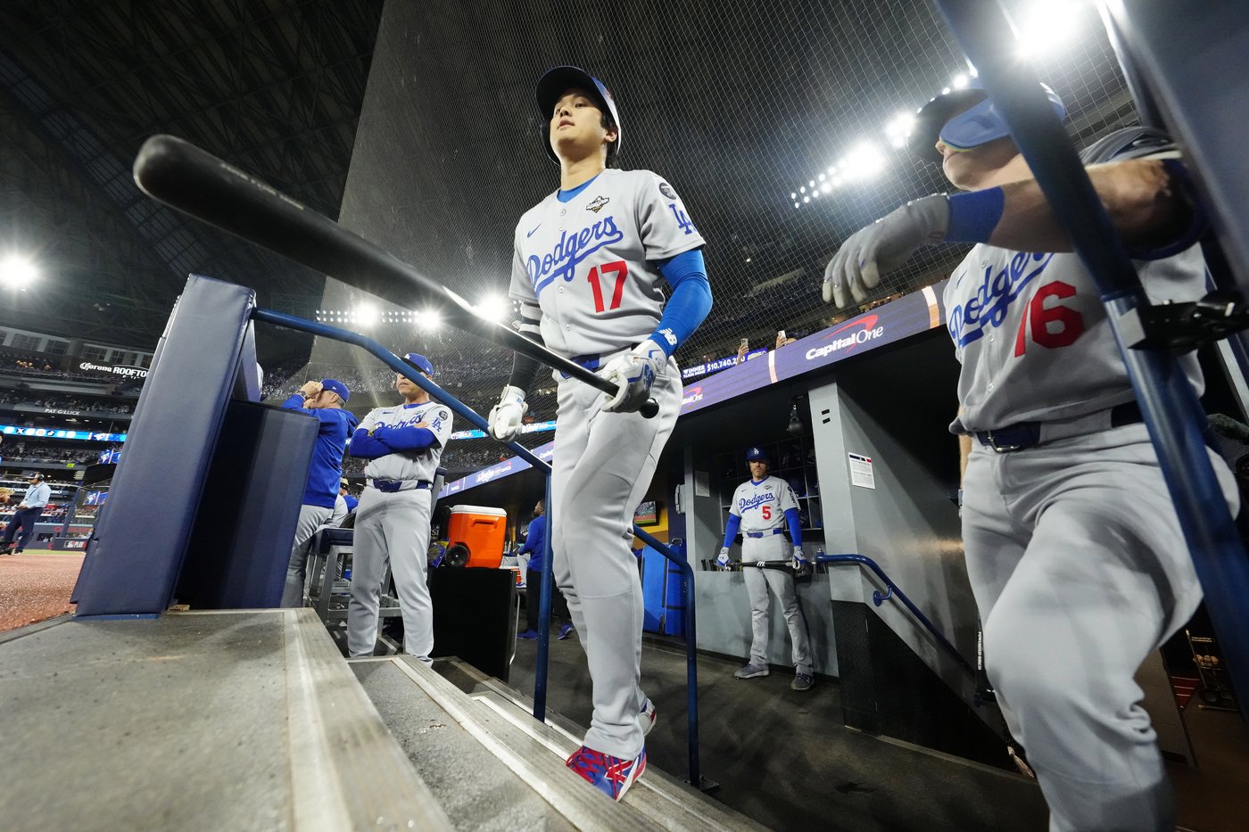 Photo Gallery: Dodgers beat Jays 3-1 to force Game 7 | iNFOnews.ca