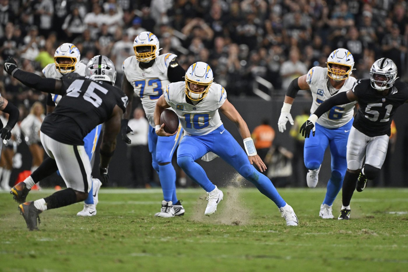 Herbert and strong defense lead Chargers to 20-9 win over Raiders | iNFOnews.ca