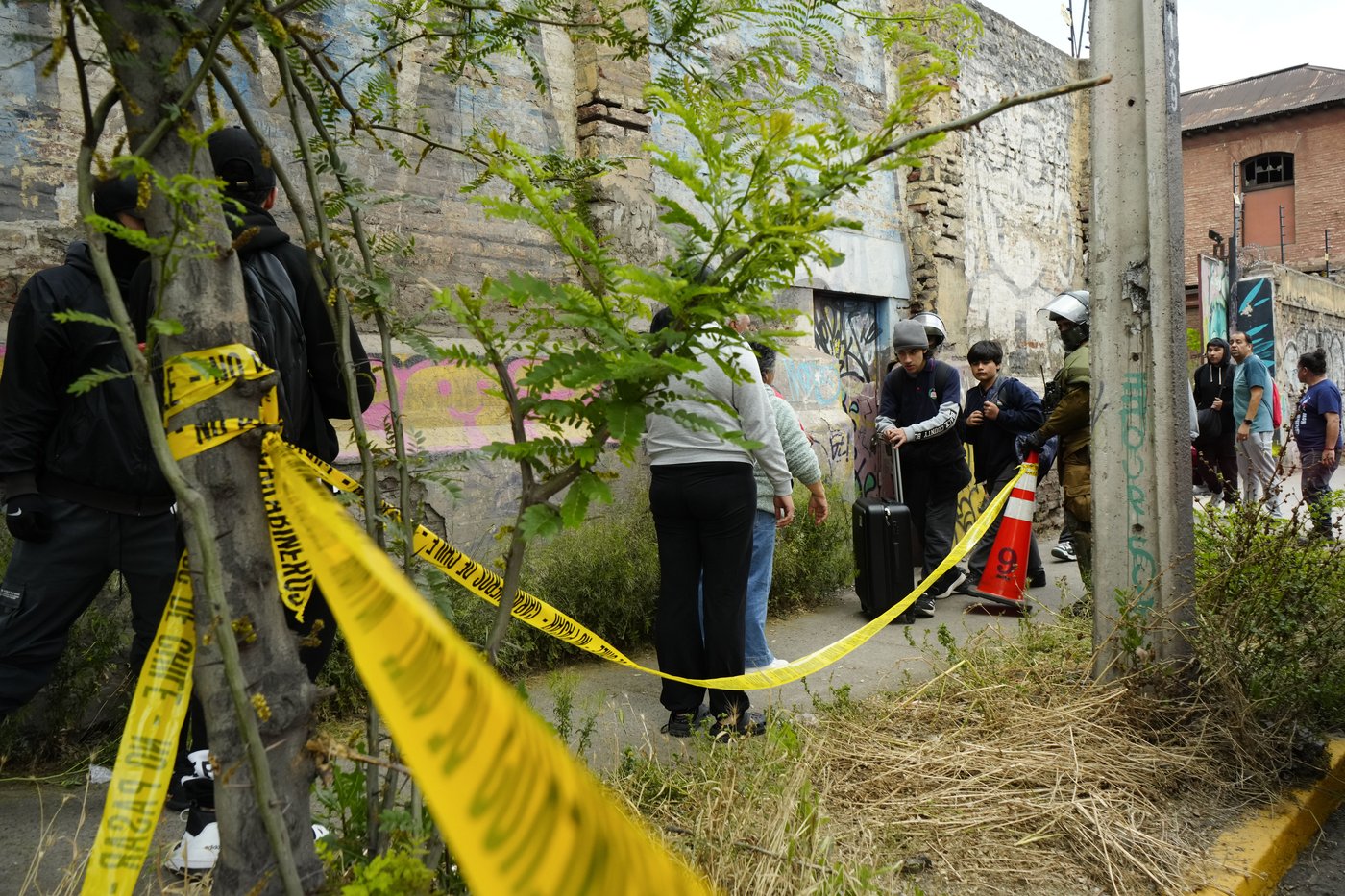 Molotov cocktail explodes in a Chilean high school, injuring at least 35 students | iNFOnews.ca