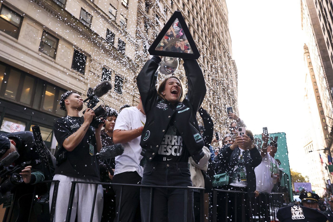 New York Liberty basketball team honored with ticker-tape parade in Canyon of Heroes | iNFOnews.ca