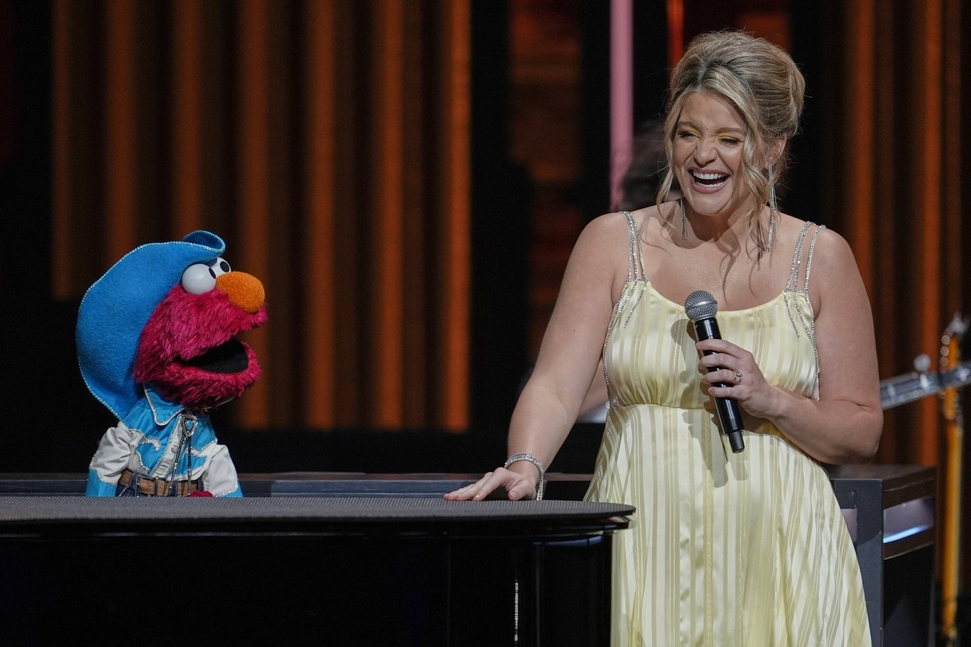 'Sesame Street' stars Elmo and Abby Cadabby sing and host in their Grand Ole Opry debut | iNFOnews.ca