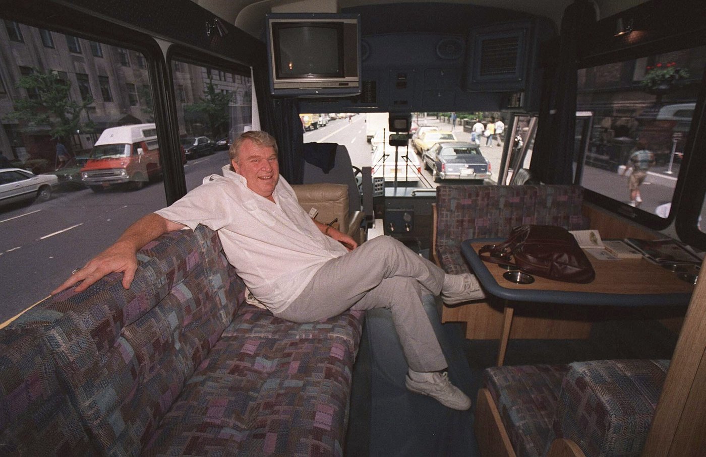 NBC honors John Madden on Thanksgiving by taking the original Madden Cruiser on one last trip | iNFOnews.ca