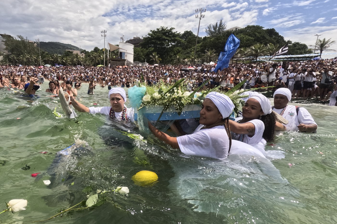 Devotees pay homage to Afro-Brazilian sea goddess on Rio de Janeiro beach | iNFOnews.ca