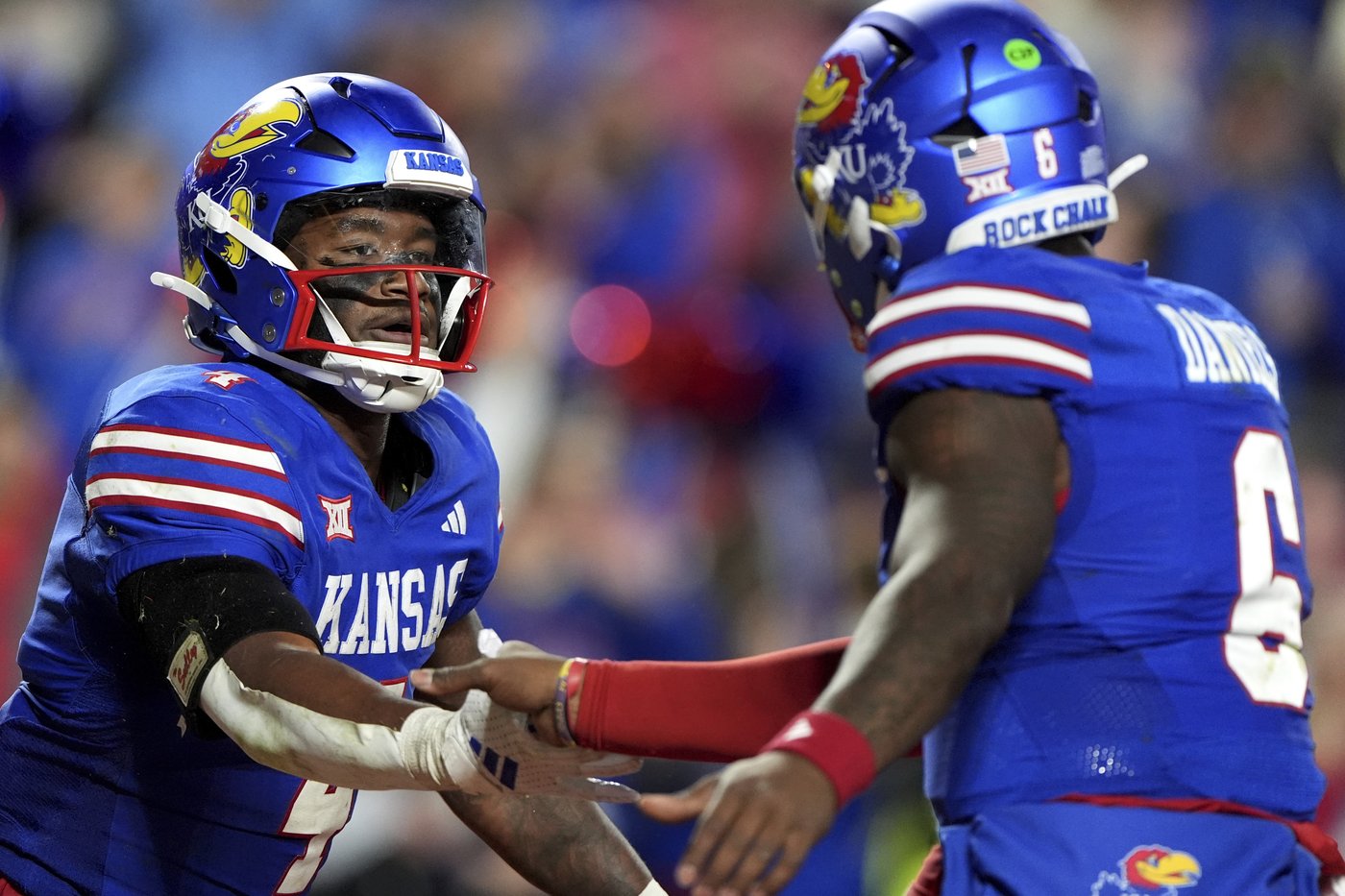 AP Player of the Week: Devin Neal runs for 207 yards and totals 4 TDs in Kansas' win over Colorado | iNFOnews.ca AP Player of the Week: Devin Neal runs for 207 yards and totals 4 TDs in Kansas' win over Colorado | iNFOnews.ca