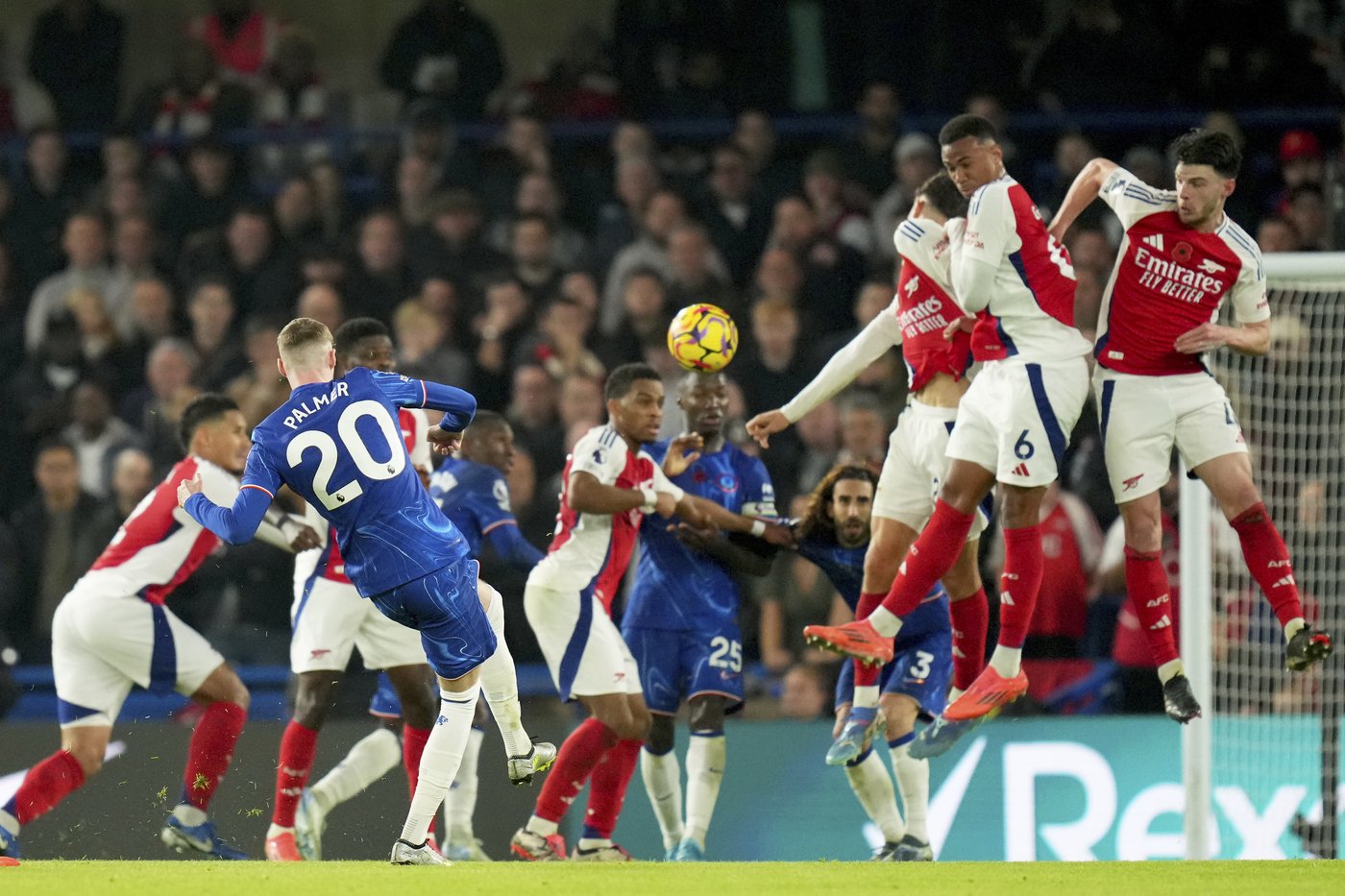 Arsenal's winless run goes on after 1-1 draw with Chelsea and Man United beats Leicester 3-0 | iNFOnews.ca Arsenal's winless run goes on after 1-1 draw with Chelsea and Man United beats Leicester 3-0 | iNFOnews.ca