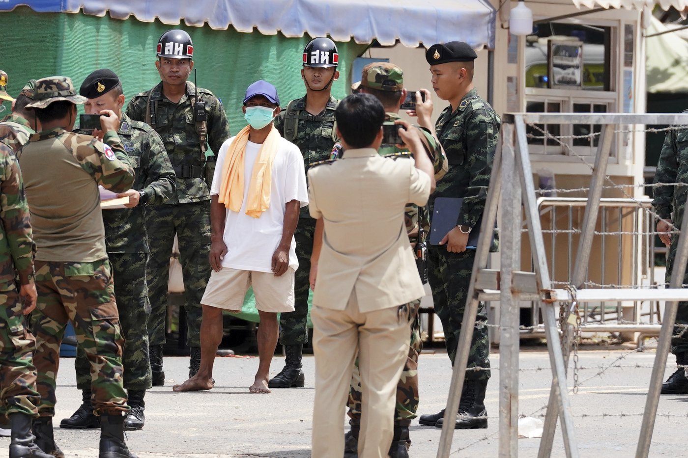Thailand returns 2 wounded soldiers to Cambodia but continues to hold 18 of their comrades | iNFOnews.ca Thailand returns 2 wounded soldiers to Cambodia but continues to hold 18 of their comrades | iNFOnews.ca