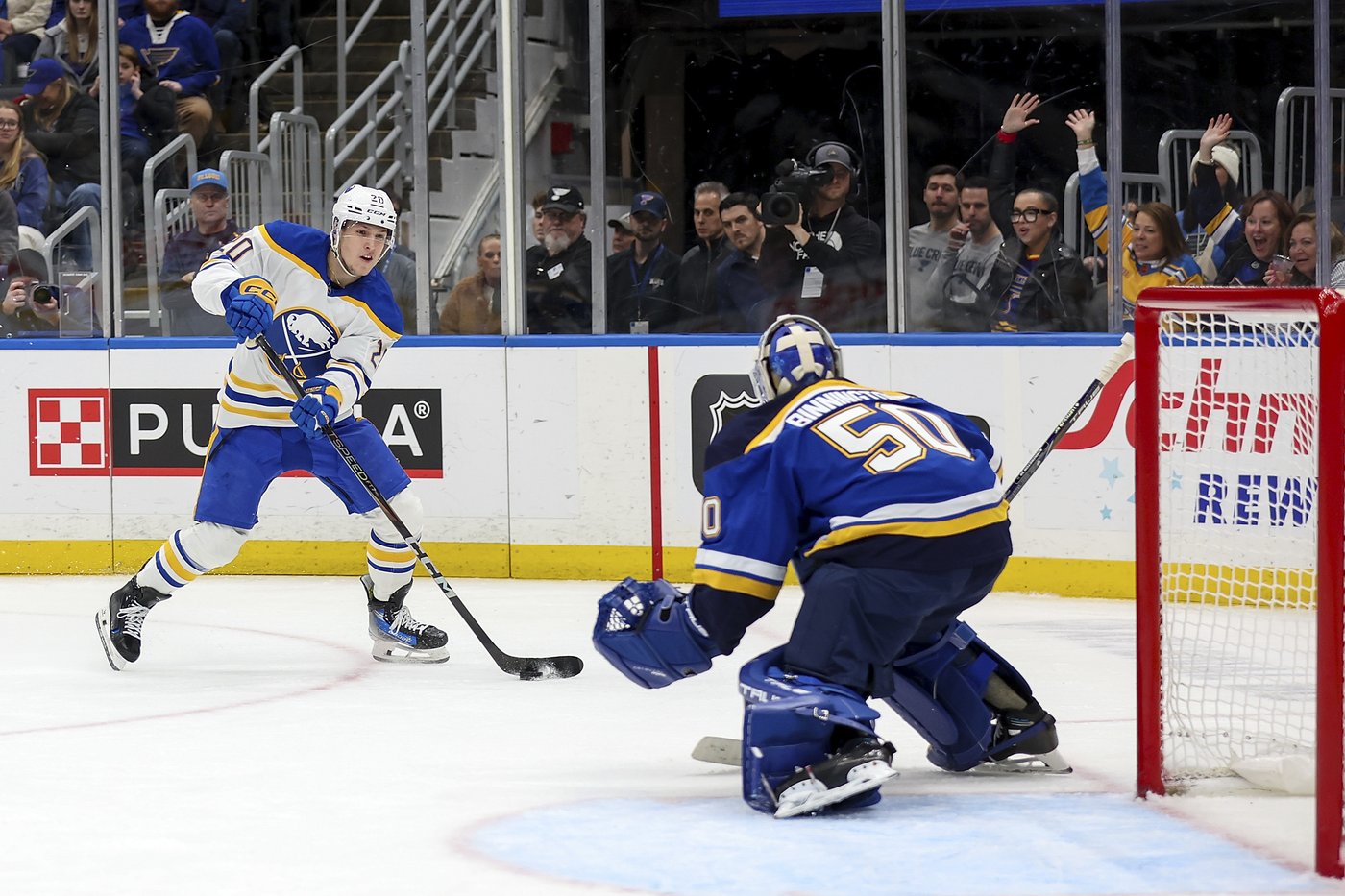 Sabres get power-play goals from Zucker and Thompson in 4-2 win over the Blues | iNFOnews.ca