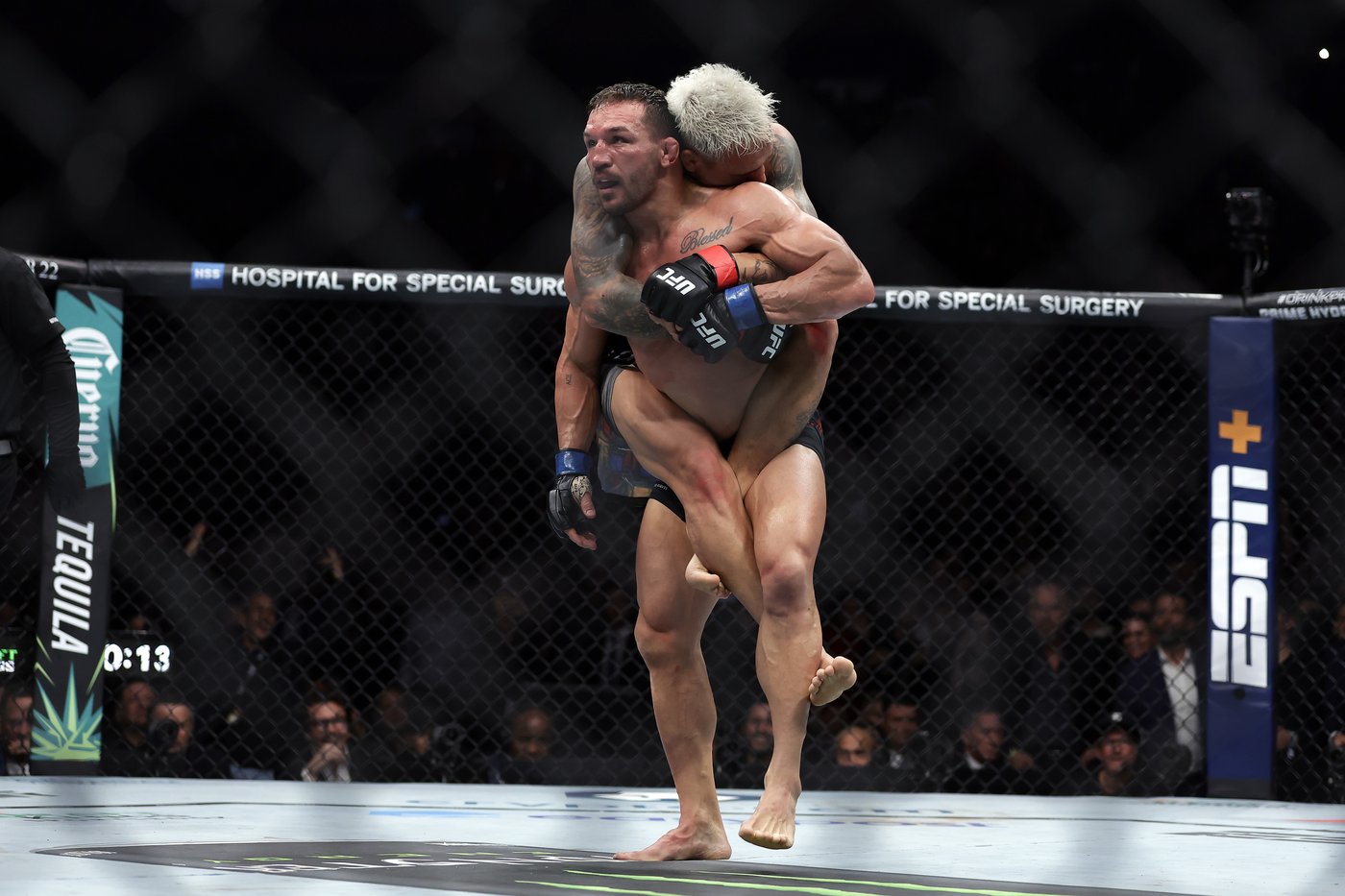 Jon Jones sends Stipe Miocic into retirement with decisive UFC heavyweight win in front of Trump | iNFOnews.ca