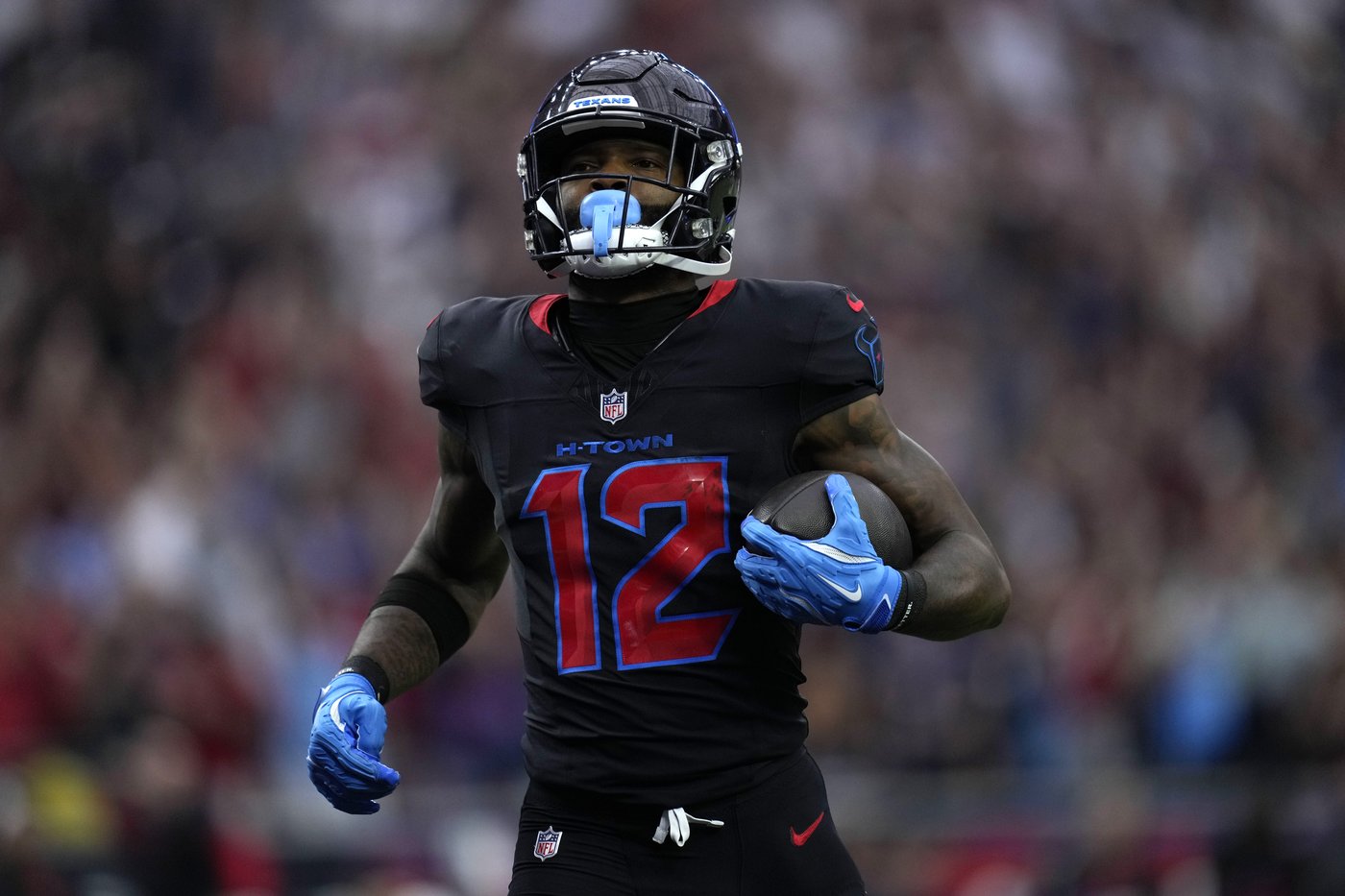 Houston's Nico Collins leaves with hamstring injury early in second quarter against Bills | iNFOnews.ca