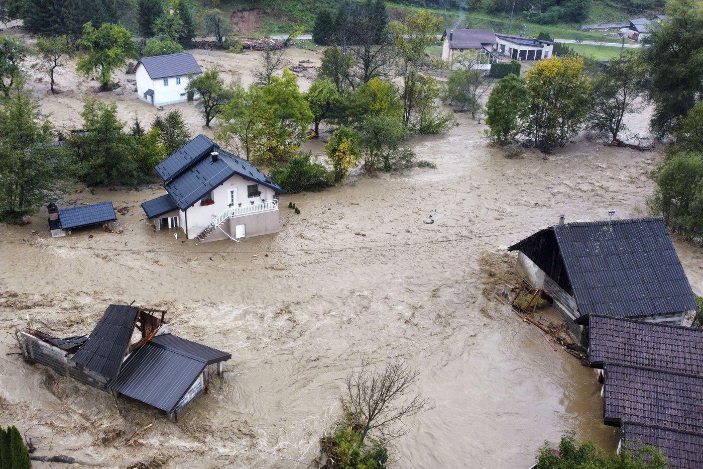 Rainstorms and heavy floods hit large parts of Bosnia, killing at least 16 people | iNFOnews.ca Rainstorms and heavy floods hit large parts of Bosnia, killing at least 16 people | iNFOnews.ca