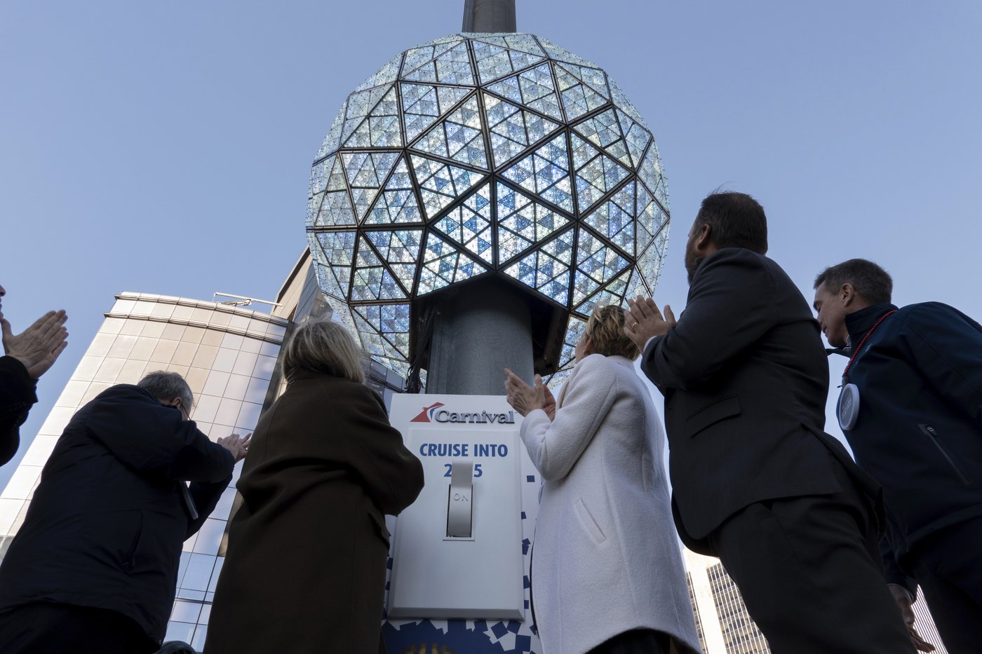 Times Square ball takes final test for New Year's Eve | iNFOnews.ca Times Square ball takes final test for New Year's Eve | iNFOnews.ca